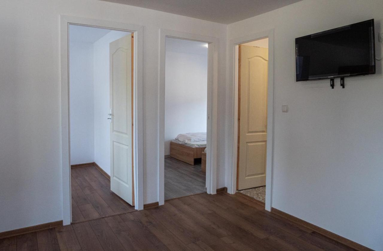 Poiana Cu Flori Aparthotel Satu Mare Exterior photo